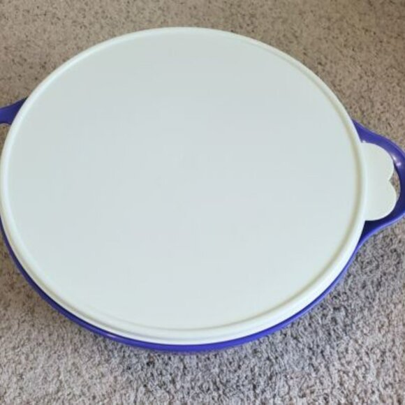 Tupperware Thatsa Mega Bowl 42 Cups in Dark Blue with White Seal Double Handles! - Picture 5 of 7